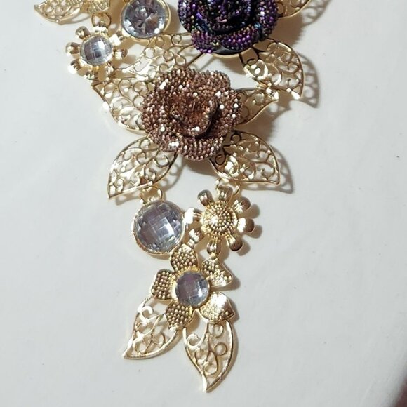 Intricate large bib necklace & earrings rose costume jewelry gold tone NWT - Picture 2 of 4